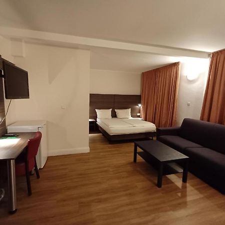 Hotel Ariana Koeln Экстерьер фото
