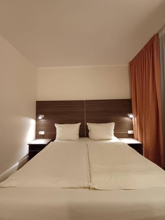 Hotel Ariana Koeln Экстерьер фото