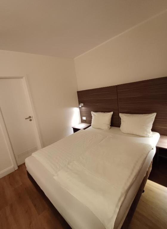 Hotel Ariana Koeln Экстерьер фото