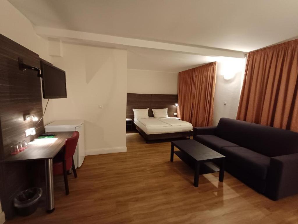 Hotel Ariana Koeln Экстерьер фото